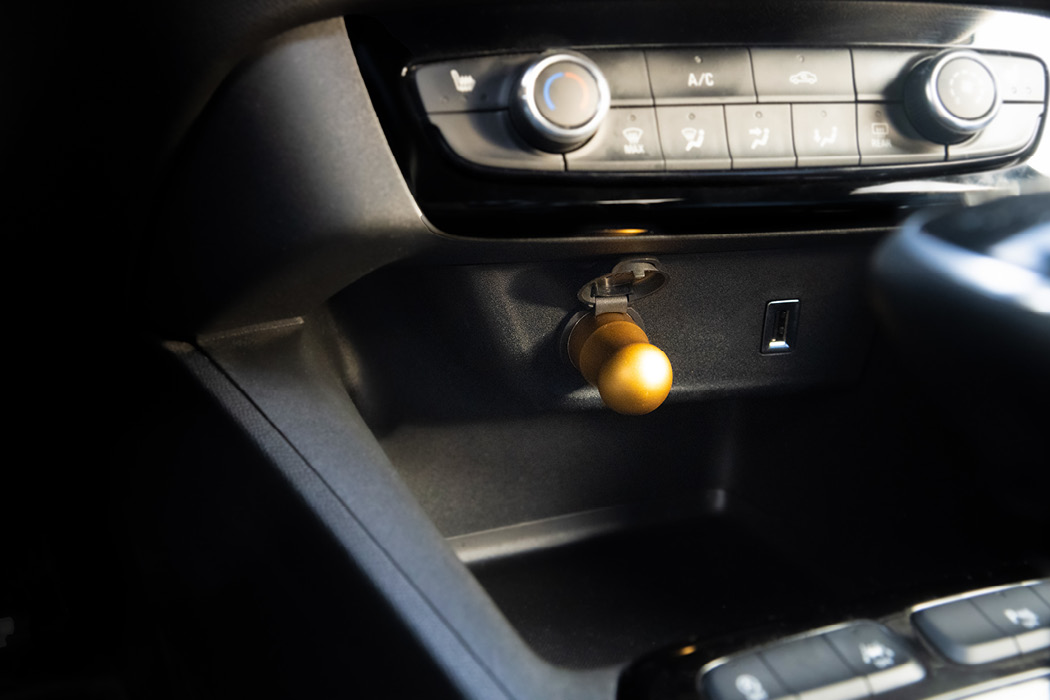 Carbalance im Auto Carbalance an einem Zigarettenanzünder im Auto.